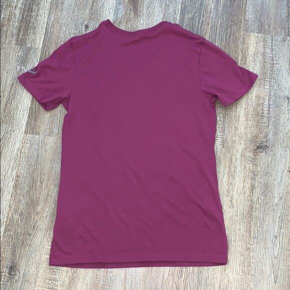 ASICS Short Sleeve V-Neck Wine Tee Small - Picture 2 of 5